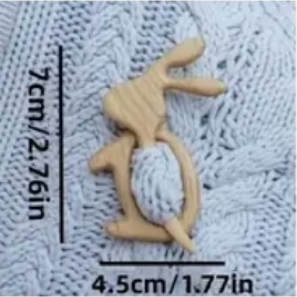 Wooden Sweater pin NWOT - Picture 2 of 2